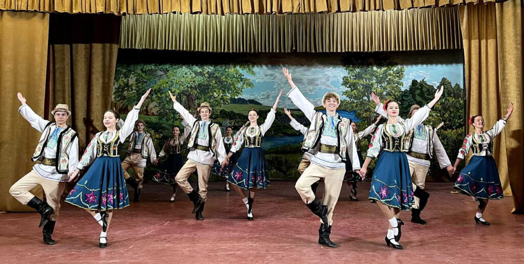 Молдавський народний танець "Букурія"